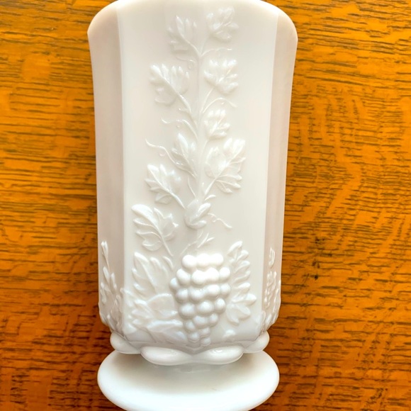 Westmoreland Other - VINTAGE Westmoreland Paneled Grape Vase